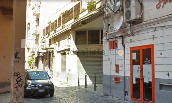 locale commerciale in affitto a Napoli in zona Chiaia