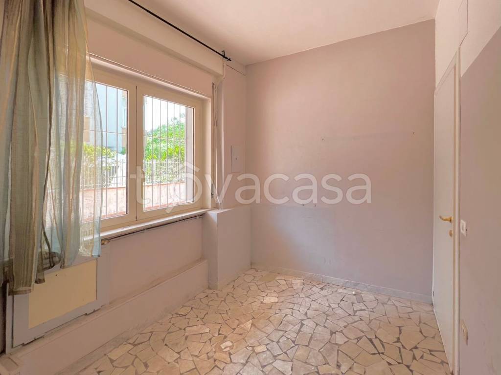 negozio in affitto a Napoli in zona Capodimonte / Colli Aminei