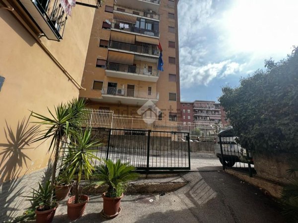 locale commerciale in affitto a Napoli in zona Poggioreale