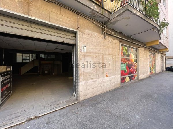 negozio in affitto a Napoli in zona Soccavo