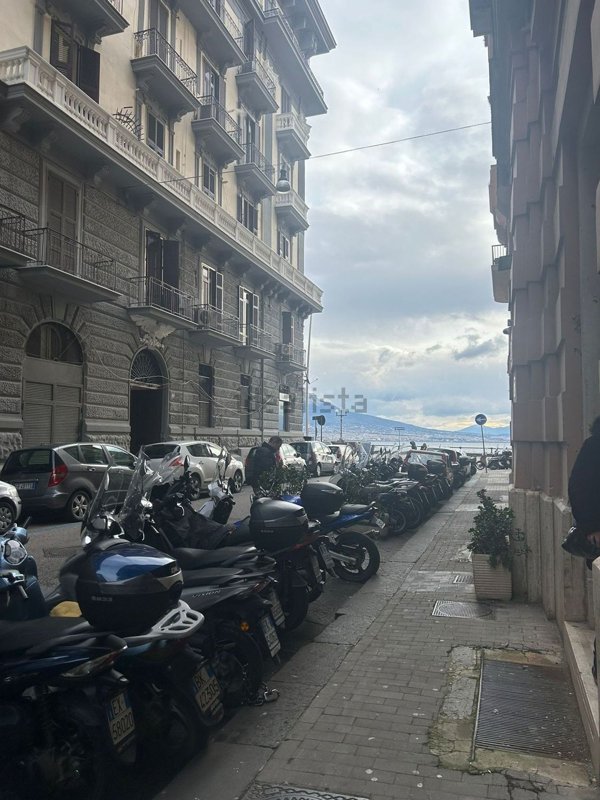 locale commerciale in affitto a Napoli in zona San Ferdinando
