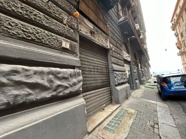 locale commerciale in affitto a Napoli in zona San Ferdinando