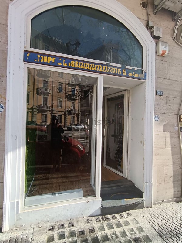 locale commerciale in affitto a Napoli in zona Vomero