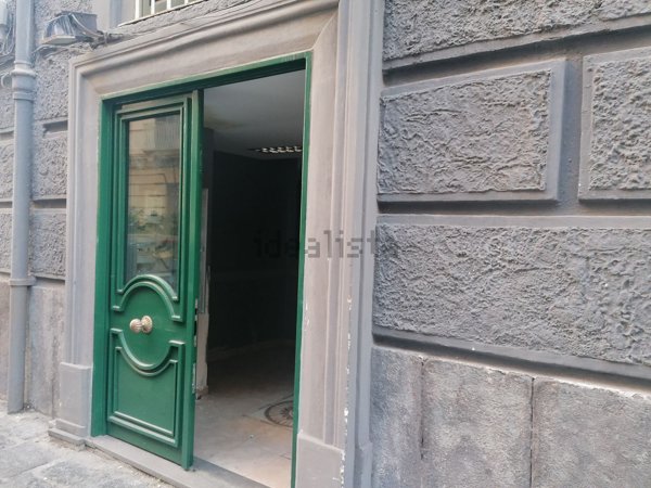 locale commerciale in affitto a Napoli in zona Chiaia