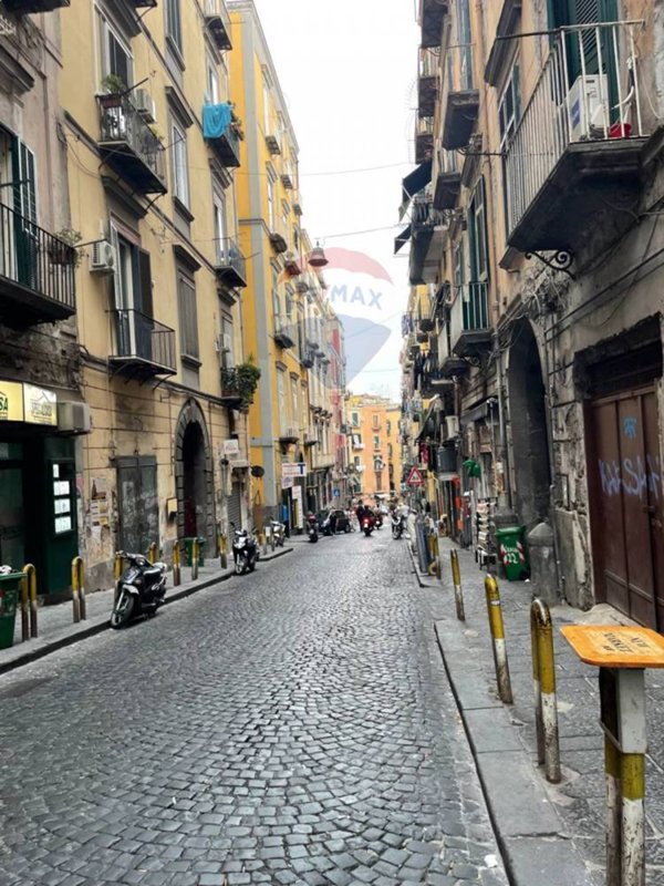 negozio in affitto a Napoli