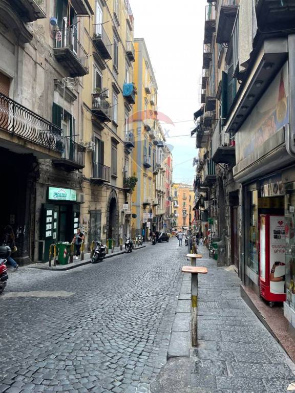 negozio in affitto a Napoli