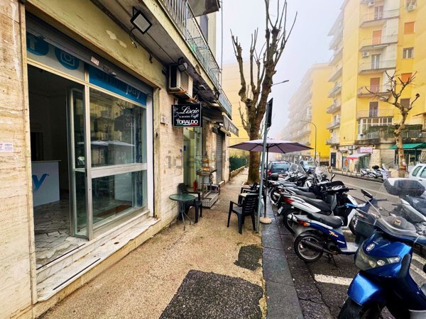 locale commerciale in affitto a Napoli