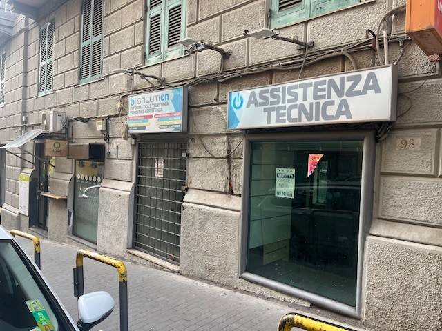 negozio in affitto a Napoli in zona Vomero