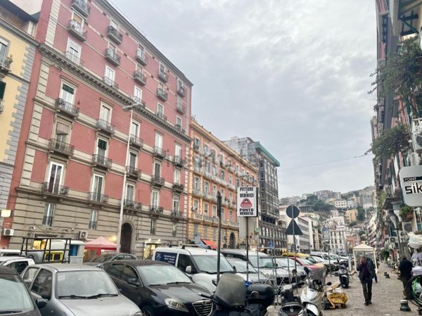 locale commerciale in affitto a Napoli in zona Chiaia