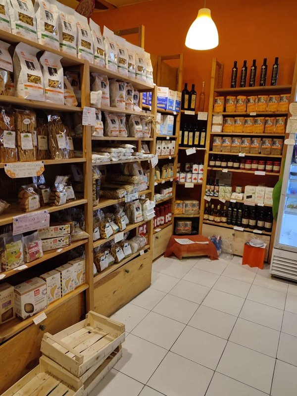 negozio in affitto a Napoli in zona Vomero