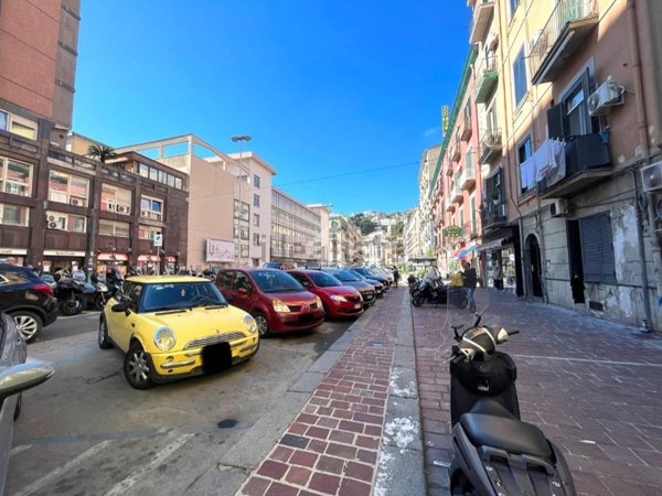 locale commerciale in affitto a Napoli in zona Chiaia