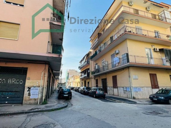 negozio in affitto a Napoli in zona Secondigliano