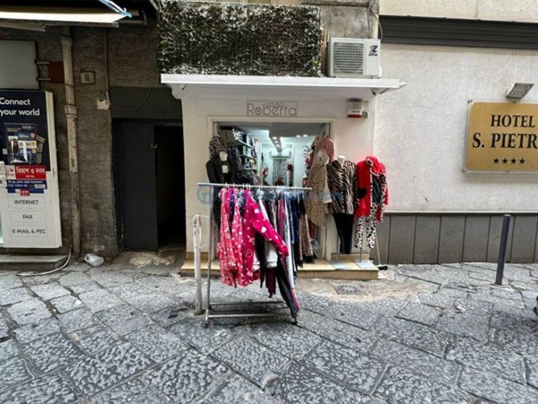 negozio in affitto a Napoli in zona Pendino / San Giuseppe