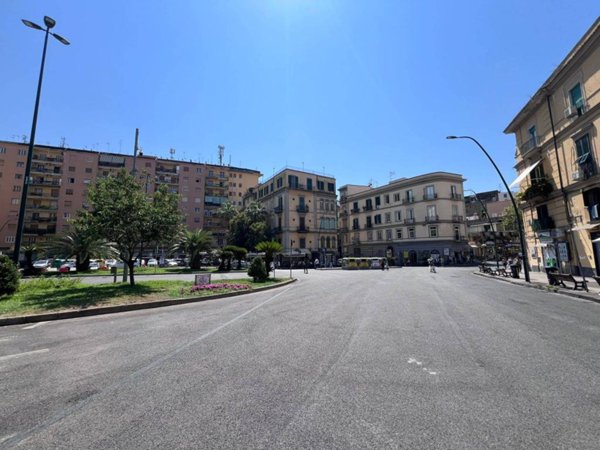 negozio in affitto a Napoli in zona Vomero