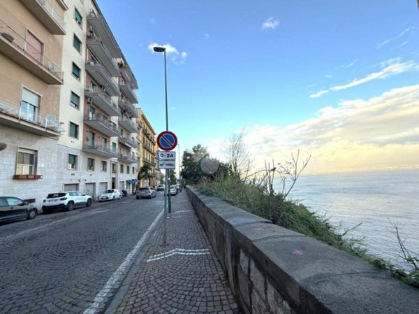 negozio in affitto a Napoli in zona Posillipo