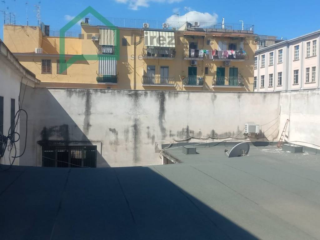 negozio in affitto a Napoli