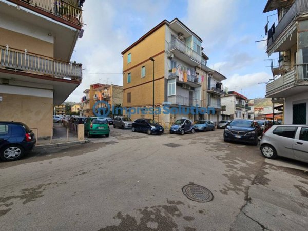 negozio in affitto a Napoli in zona Pianura