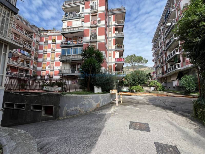 negozio in affitto a Napoli in zona Fuorigrotta