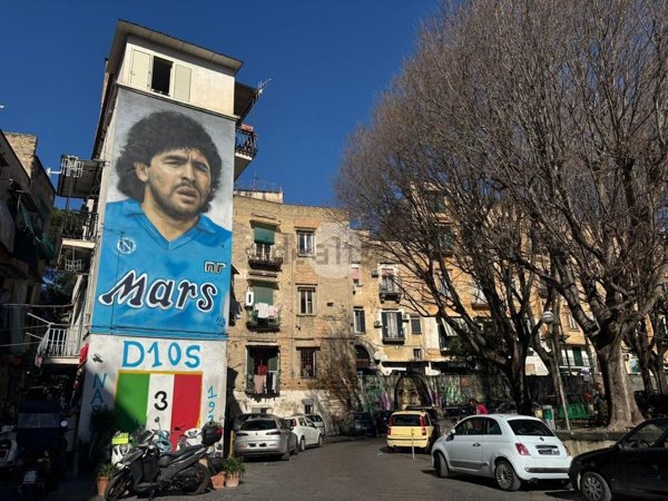locale commerciale in affitto a Napoli in zona Stella