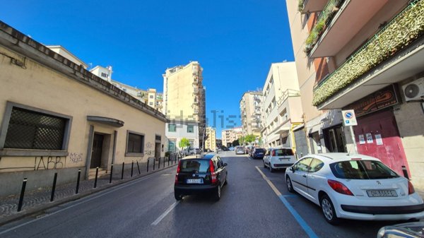 locale commerciale in affitto a Napoli in zona Arenella
