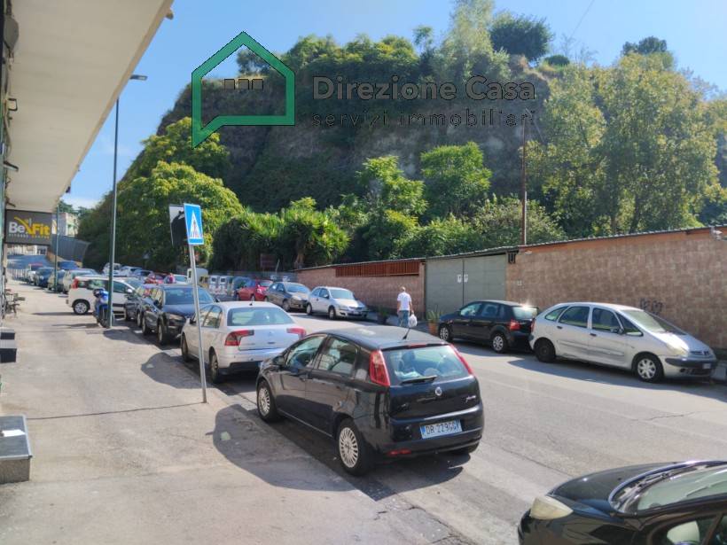 negozio in affitto a Napoli in zona Capodimonte / Colli Aminei