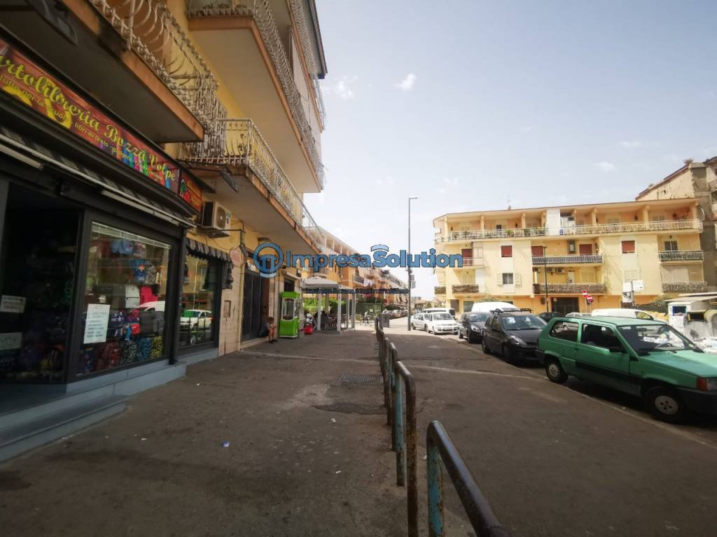 negozio in affitto a Napoli in zona Pianura