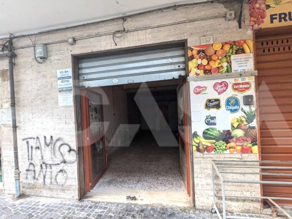 negozio in affitto a Napoli in zona Scampia