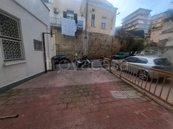 negozio in affitto a Napoli in zona Posillipo