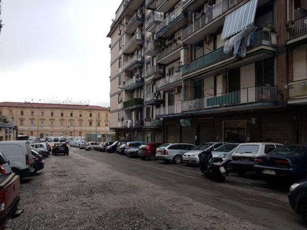 negozio in affitto a Napoli in zona Fuorigrotta