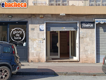 negozio in affitto a Napoli in zona Chiaia