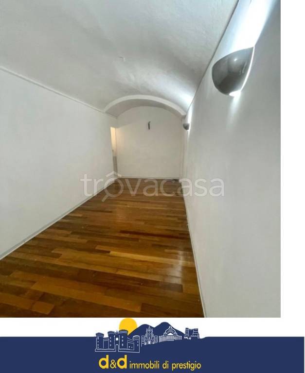 locale commerciale in affitto a Napoli in zona Vomero
