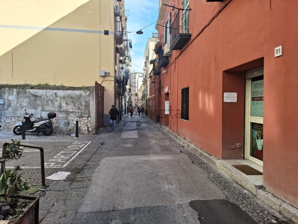 locale commerciale in affitto a Napoli in zona Vomero