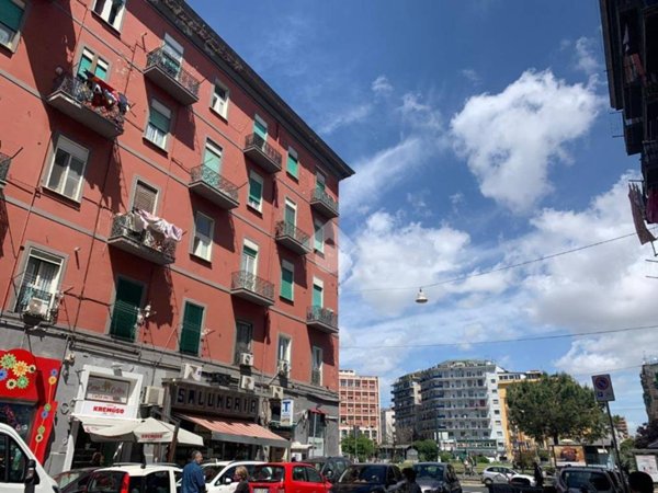 negozio in affitto a Napoli in zona Vicaria