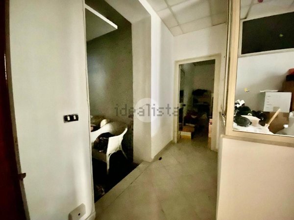 locale commerciale in affitto a Napoli in zona San Carlo all'Arena
