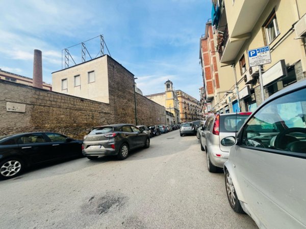 locale commerciale in affitto a Napoli in zona Vicaria