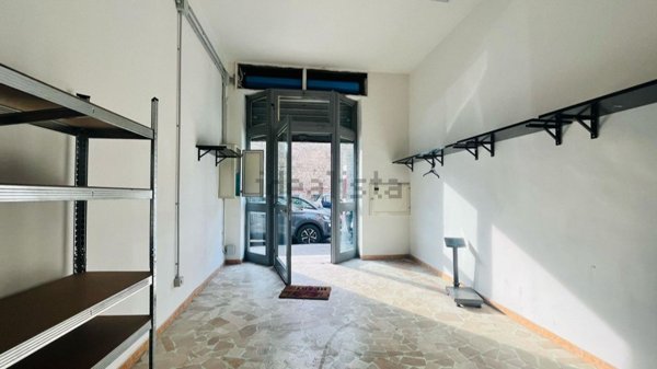 locale commerciale in affitto a Napoli in zona Vicaria