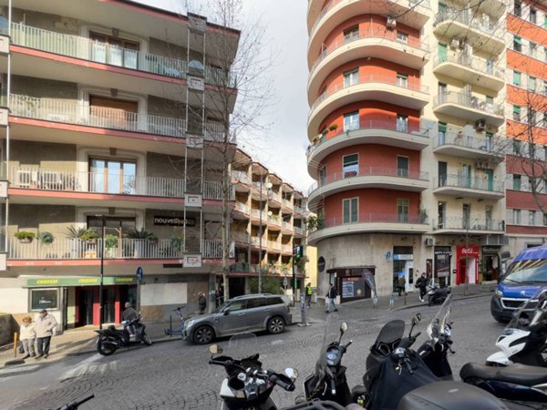 negozio in affitto a Napoli in zona Vomero