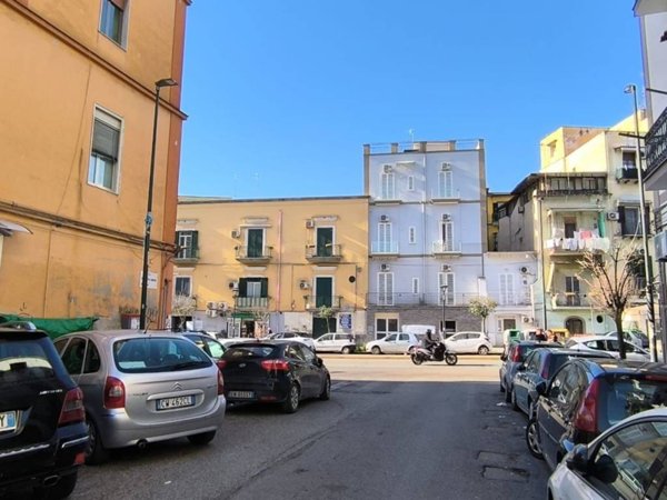 negozio in affitto a Napoli