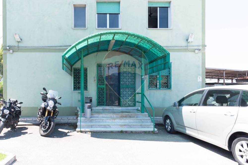 intera palazzina in affitto a Napoli in zona Bagnoli