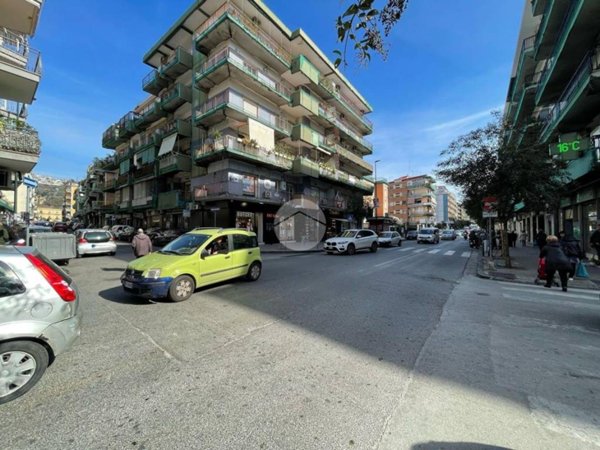 negozio in affitto a Napoli in zona Soccavo