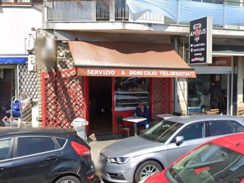 negozio in affitto a Napoli in zona Bagnoli
