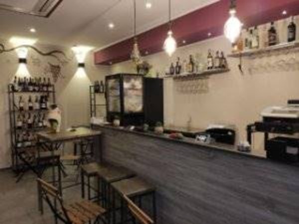 negozio in affitto a Napoli in zona Chiaia