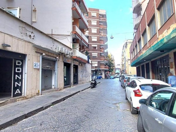 negozio in affitto a Napoli in zona Pendino / San Giuseppe