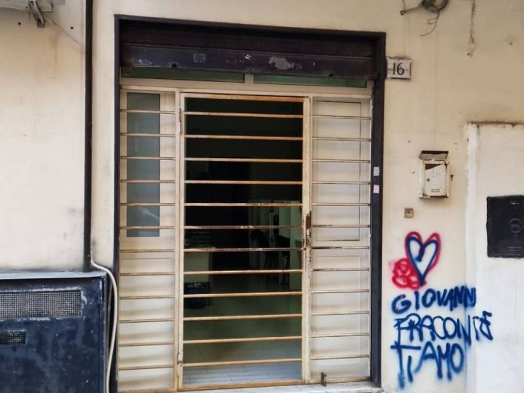 negozio in affitto a Napoli in zona Pianura