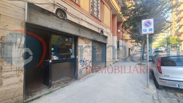 negozio in affitto a Napoli