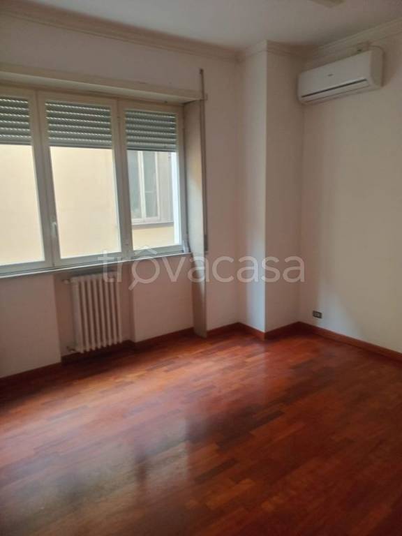 ufficio in affitto a Napoli in zona Porto