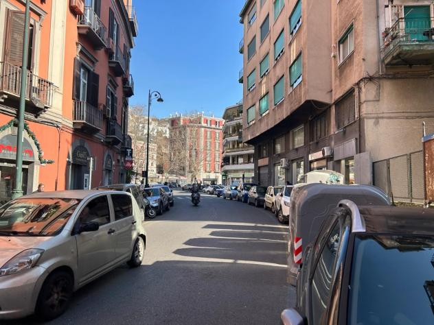 negozio in affitto a Napoli in zona Arenella