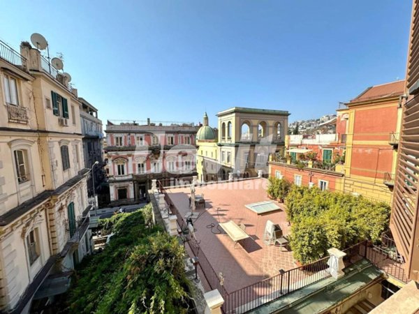appartamento in affitto a Napoli in zona Chiaia