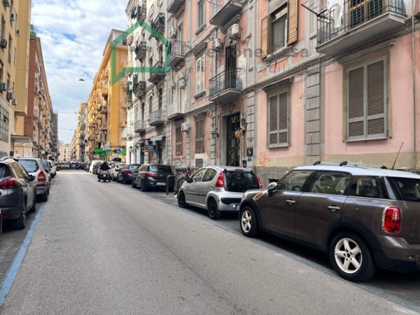 negozio in affitto a Napoli
