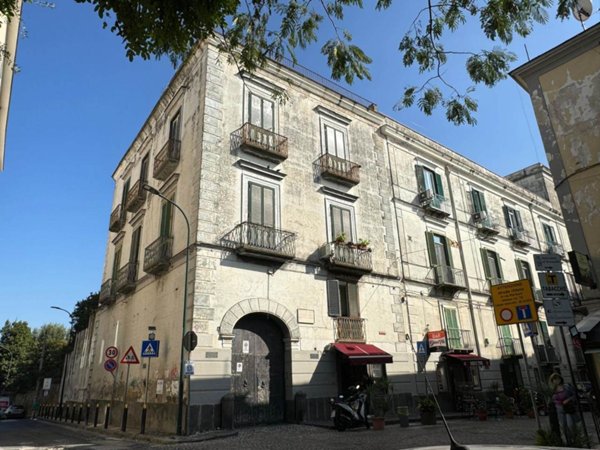 intera palazzina in affitto a Napoli in zona Stella